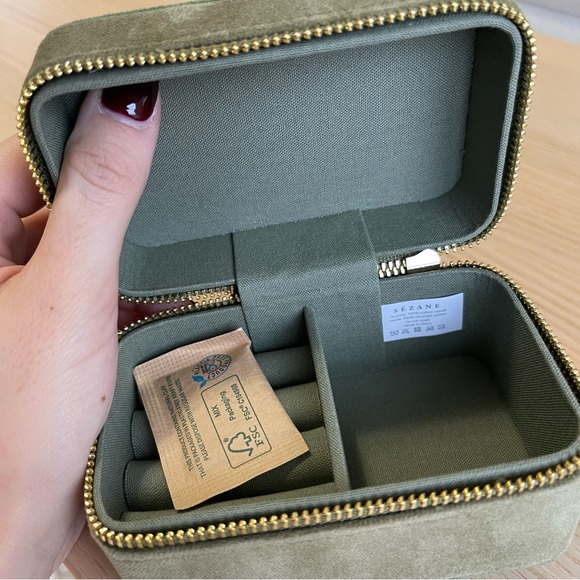 Sezane Velvet Jewelry Box - Picture 3 of 6